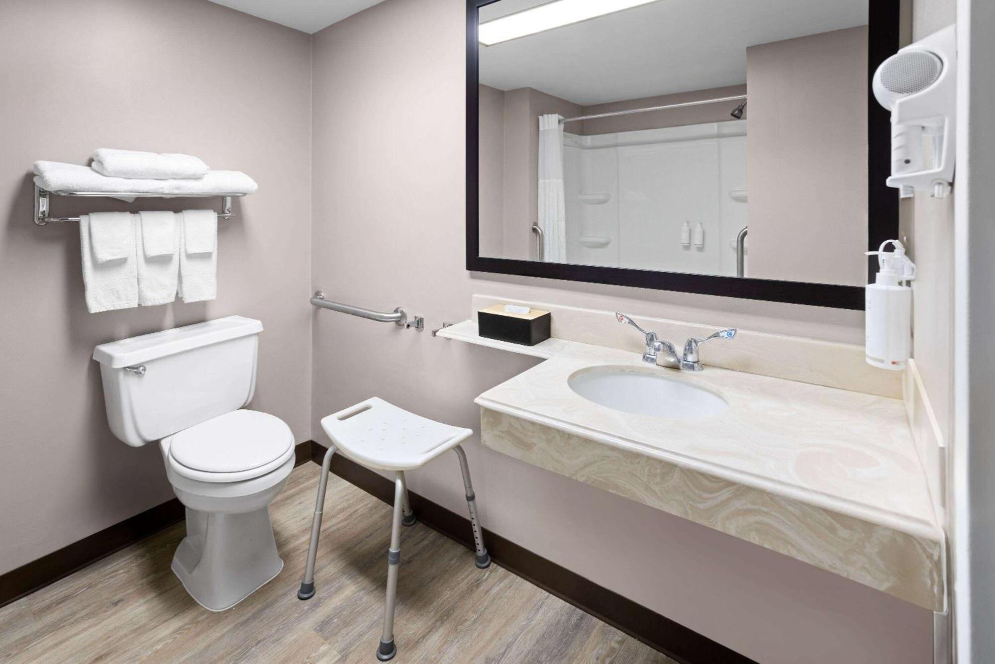 Super 8 By Wyndham Henrietta/Rochester Area Εξωτερικό φωτογραφία